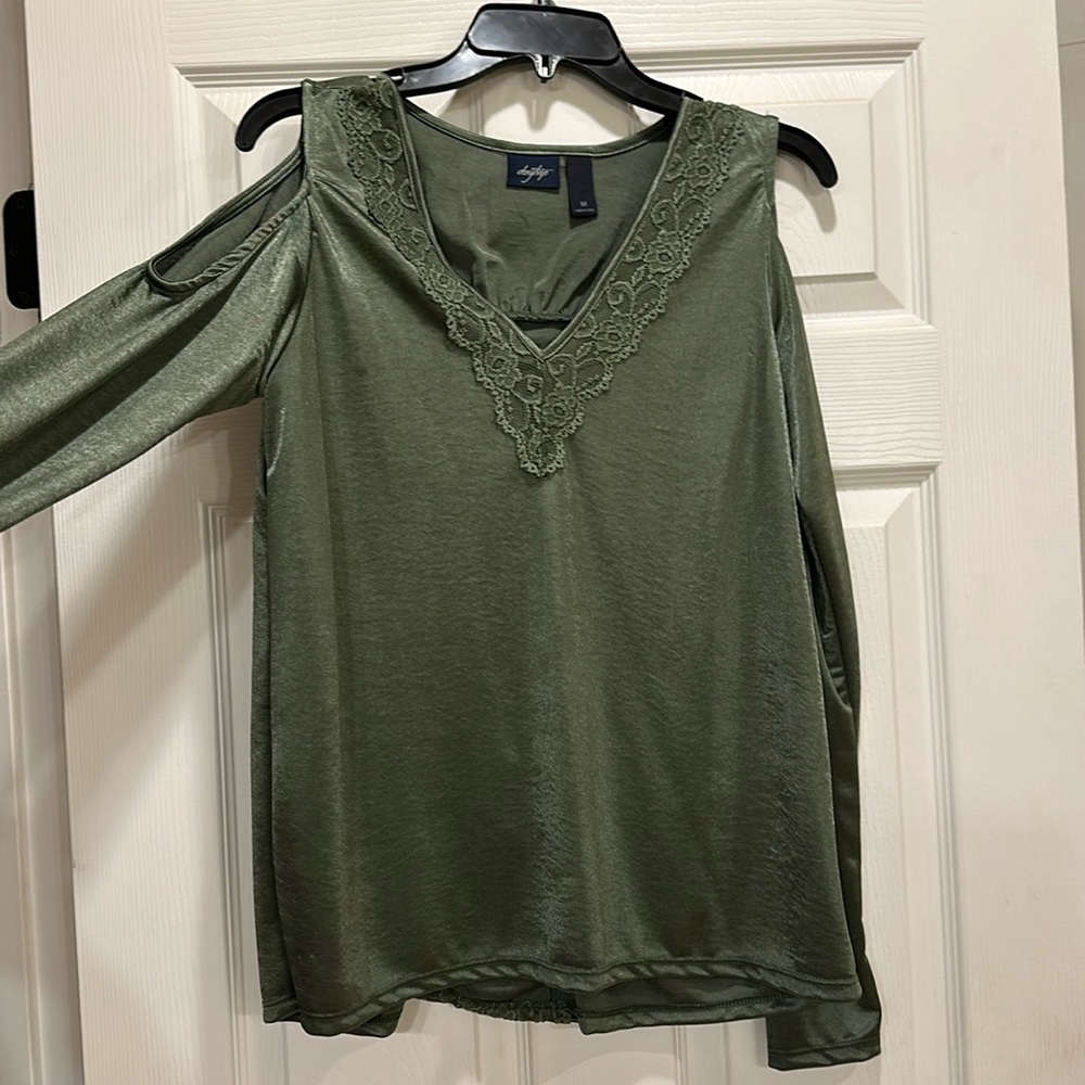 Daytrip shoulder show top with lace